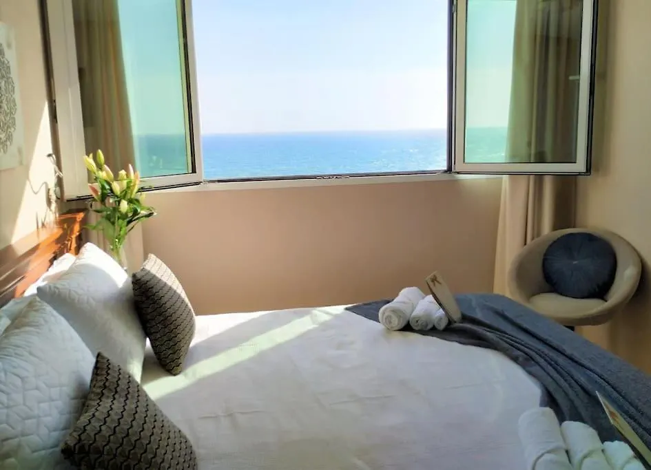 Don Gustavo 2 Bedroom Beach Front Apt, Sea Views Benalmadena